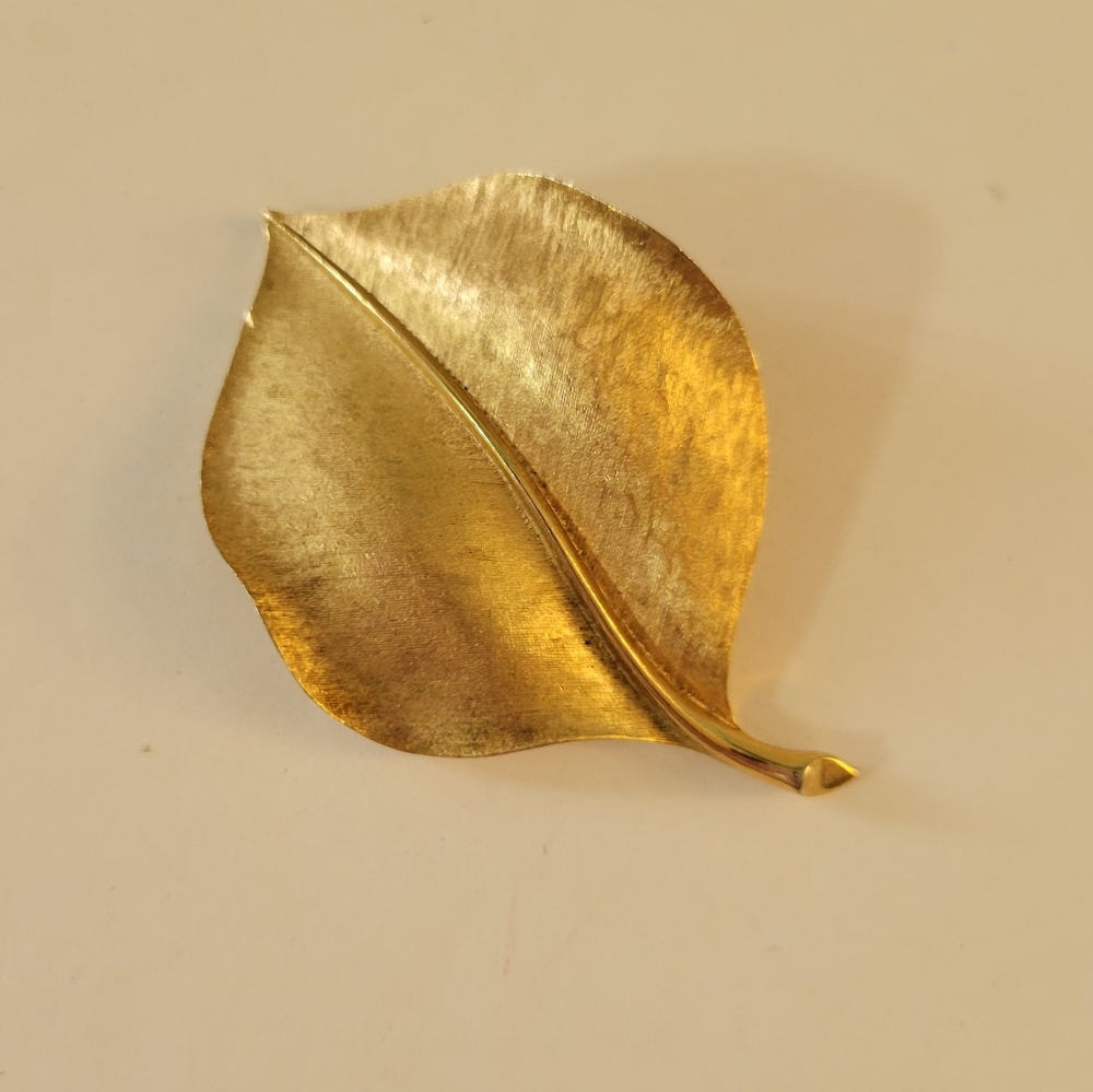 Crown Trifari Leaf Brooch Goldtone Textured R